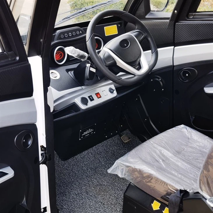 EEC Electric Mini Closed Cabin Scooter For Selling